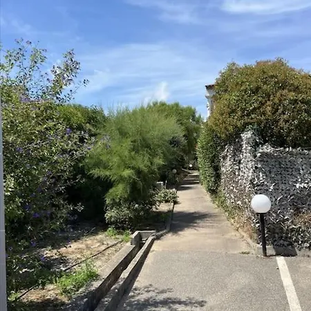 With Garden By Walk Apartamento