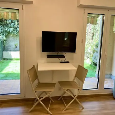 דירה With Garden By Walk